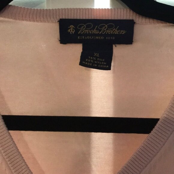 Brooks Brothers pink v-neck sweater size XL - Picture 2 of 3